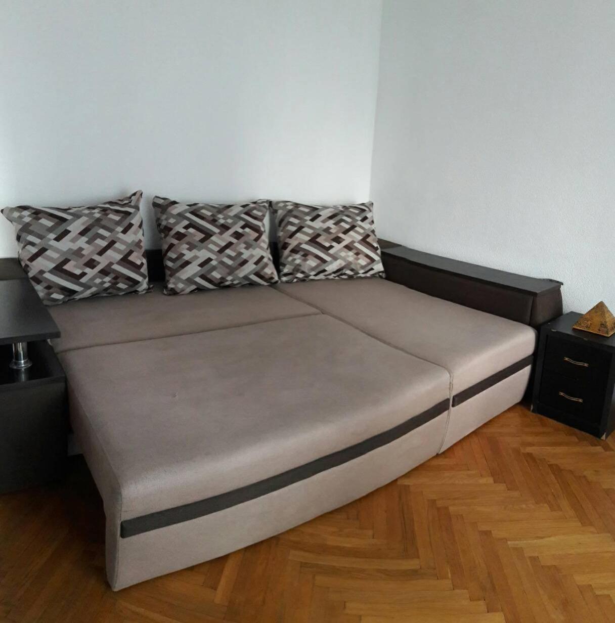 3- Х Комнатная Квартира В Центре Riwne Exterior foto